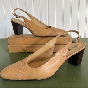 VTG Robert Clegerie Slingback Chunk Heeled Wingtip Sandals in Neutral